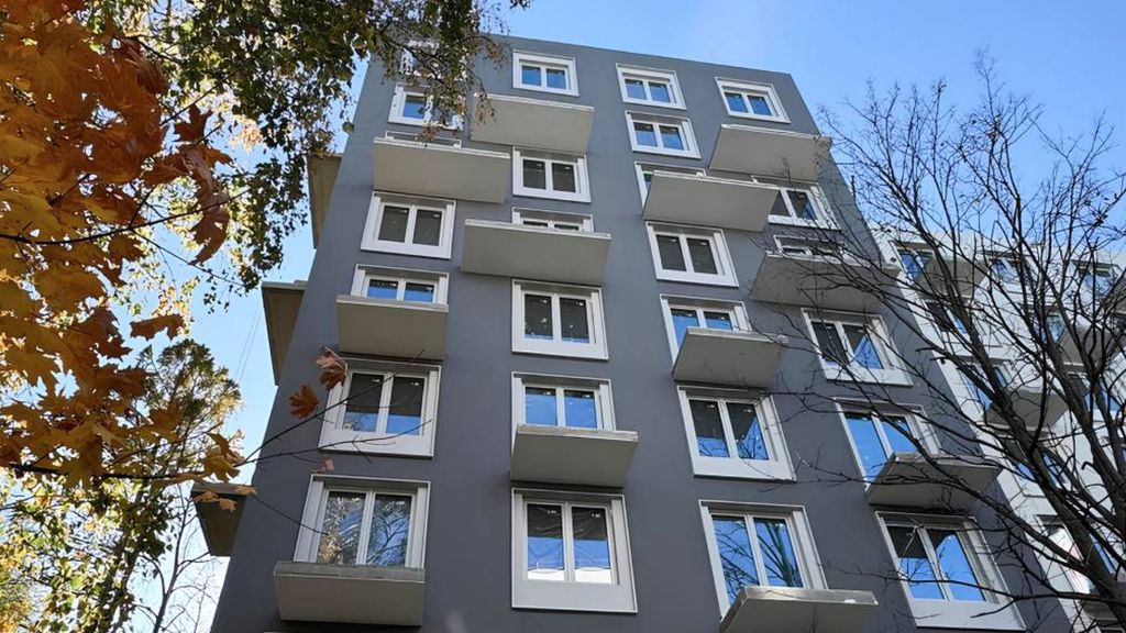 Открытые балконы: почему мы их выбираем?