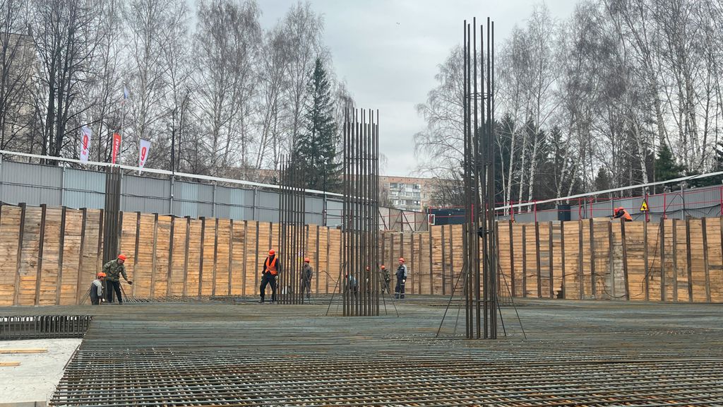 Март на плошадке Искра