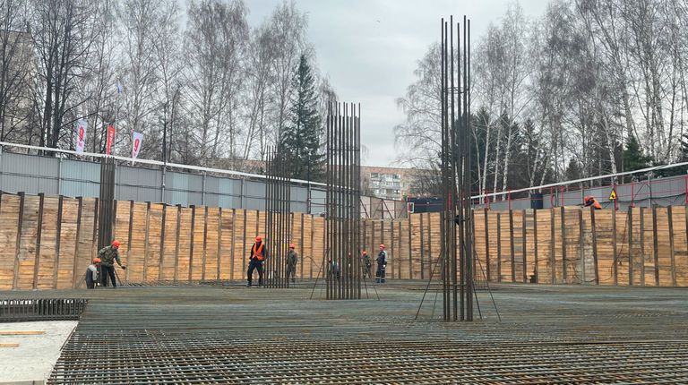 Март на плошадке Искра